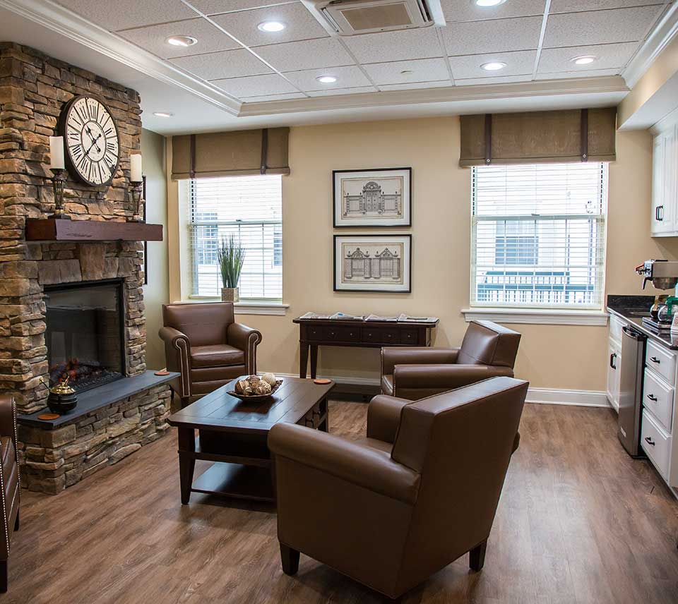 Carefree Senior Living Right Image