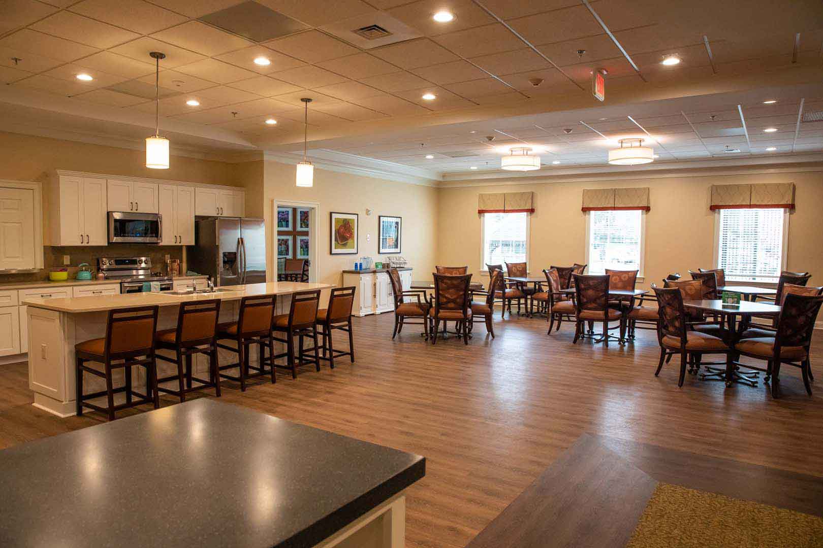 SSQ-Memory-Support-The-Cottages-at-Summit-Square-Dining-Area-2